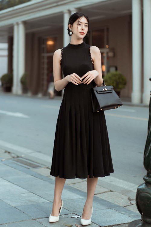 Sixdo Black Pleated Midi Silk Dress
